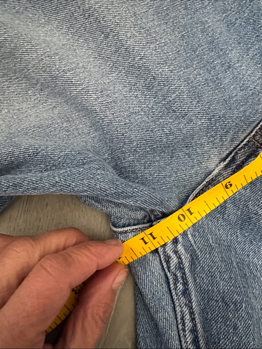 GAP Women’s Medium Wash Straight Jeans - Picture 6 of 7
